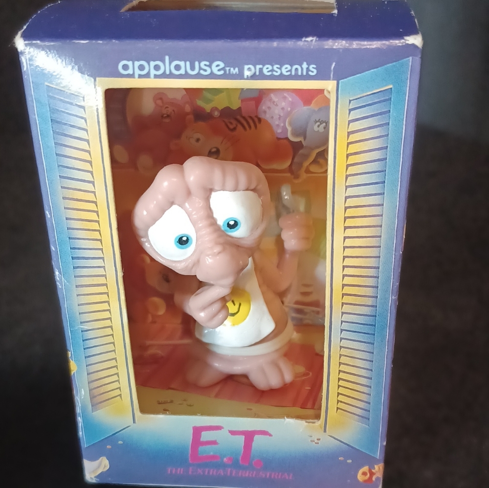 E.T. The Extra-Terrestrial applause Vintage 1988 & E.T. 1982 UNIV. STUDIOS INC.